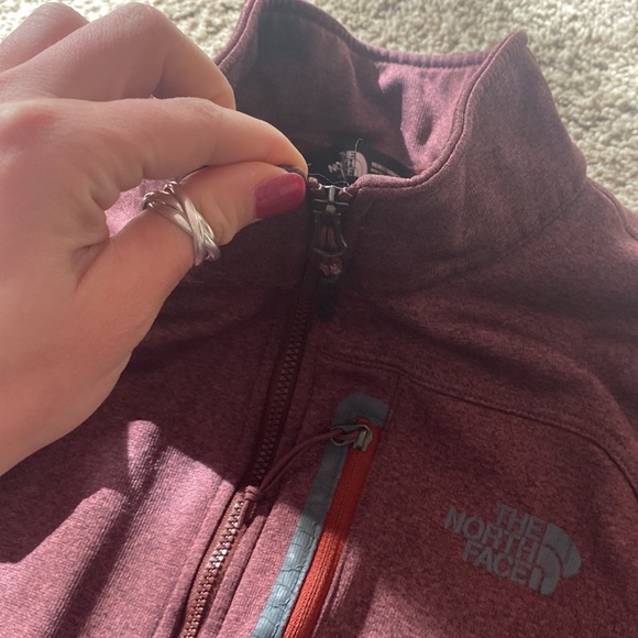 North face zip up maroon - Picture 2 of 2